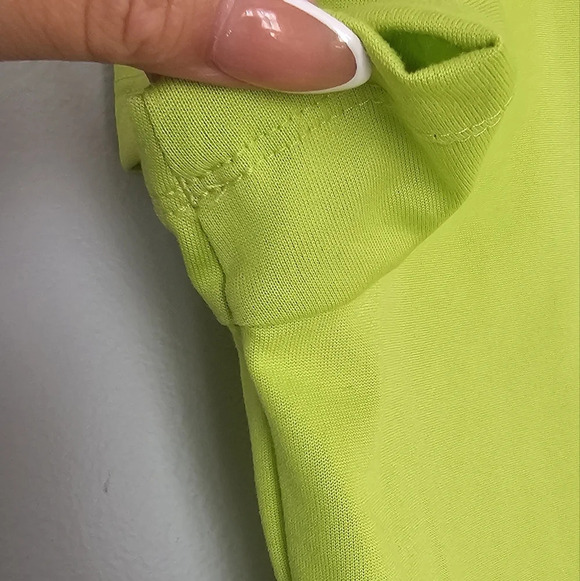 UNDER Armour V-neck Athletic Top. L - Picture 5 of 12